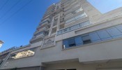 Apartamento com 1 sute + 2 demis na Meia Praia