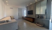 Apartamento com 1 sute + 2 demis na Meia Praia