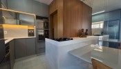 Apartamento com 1 sute + 2 demis na Meia Praia