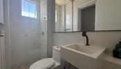 Apartamento com 1 sute + 2 demis na Meia Praia