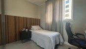 Apartamento com 1 sute + 2 demis na Meia Praia