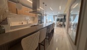Apartamento com 1 sute + 2 demis na Meia Praia