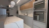 Apartamento com 1 sute + 2 demis na Meia Praia