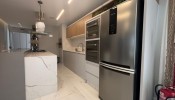 Apartamento com 1 sute + 2 demis na Meia Praia