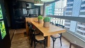 Apartamento mobiliado na quadra-mar e frente Aveni