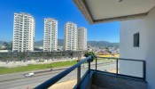 Apartamento novo na Meia Praia com 2 sutes