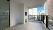 Apartamento novo na Meia Praia