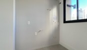 Apartamento novo na Meia Praia