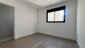 Apartamento novo na Meia Praia