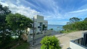 Casa de alto padro em condomnio residencial