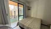 Apartamento com trs dormitrios na Meia Praia