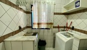 Apartamento com trs dormitrios na Meia Praia