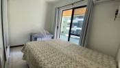 Apartamento com trs dormitrios na Meia Praia