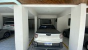 Apartamento com trs dormitrios na Meia Praia