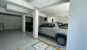 Apartamento com trs dormitrios na Meia Praia