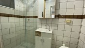 Apartamento com trs dormitrios na Meia Praia