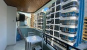 Apartamento com trs dormitrios na Meia Praia