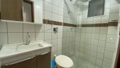 Apartamento com trs dormitrios na Meia Praia