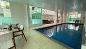 Apartamento mobiliado na quadra-mar