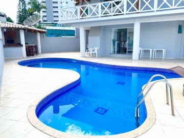Casa com Piscina no Centro de Itapema SC