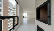 Apartamento novo no corao da Meia Praia