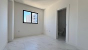 Apartamento novo no corao da Meia Praia
