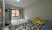 Apartamento 100 metros do mar, 03 quartos, Meia Pr