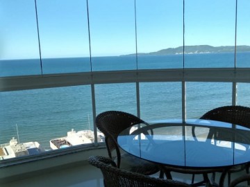 Apartamento com vista mar, 02 suites em Meia Praia