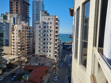 Apartamento 200m do mar, 03 suites, em Meia Praia