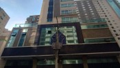 Apartamento com vista mar e 4 dormitrios 