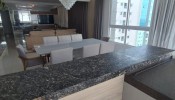 Apartamento com vista mar e 4 dormitrios 