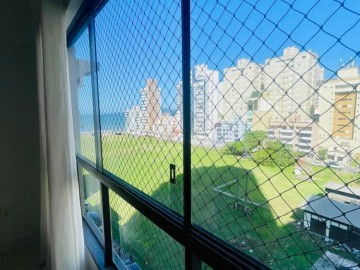 Apartamento quadra mar, 02 dormitorios, 01 vaga