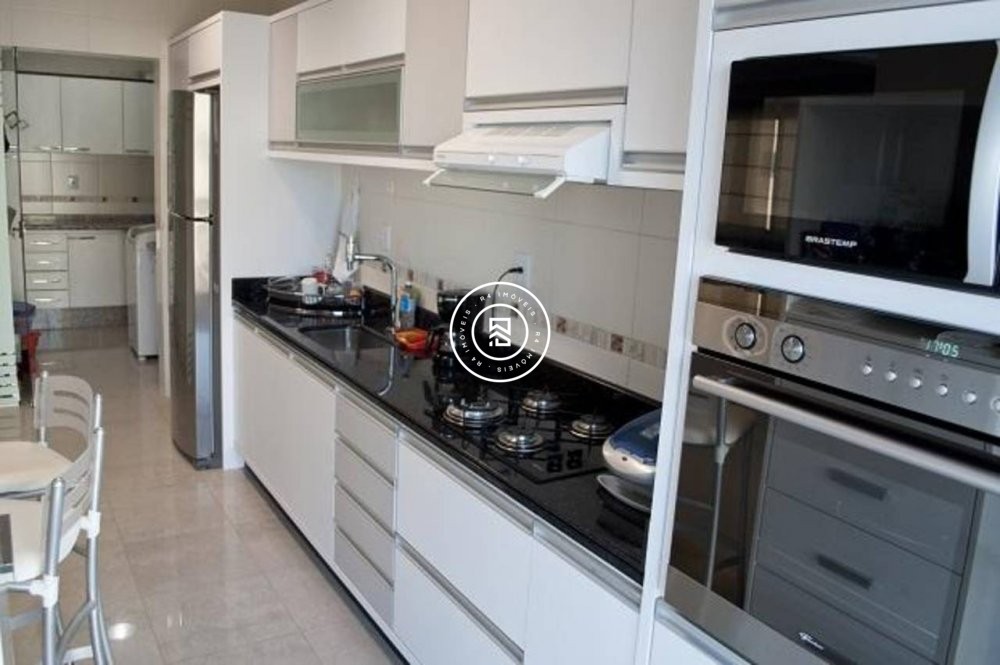 Apartamento Mobiliado com 3 sutes Meia Praia 