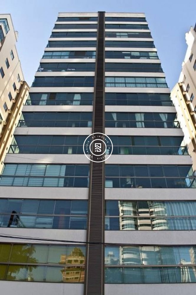 Apartamento Mobiliado com 3 sutes Meia Praia 