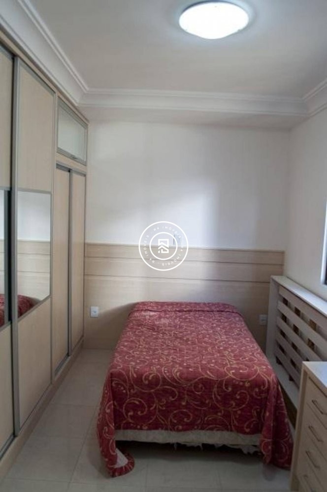 Apartamento Mobiliado com 3 sutes Meia Praia 