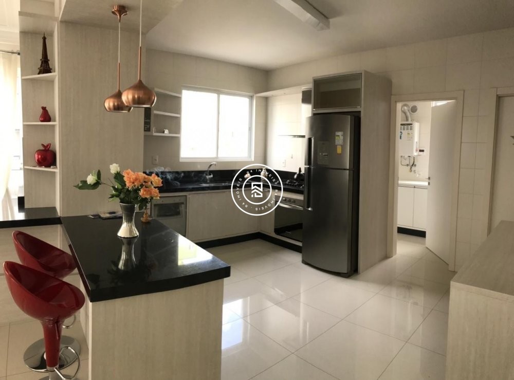 Finamente Mobiliado Apto com 4 dormitrios