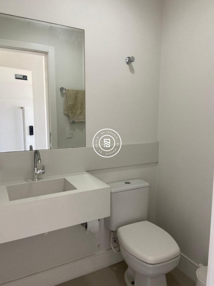 LINDO APARTAMENTO  50M DO MAR NA MEIA PRAIA