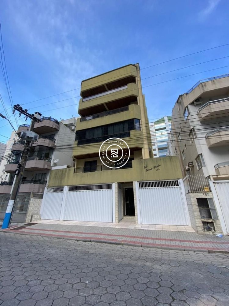 Apto 1 sute + 1 dorm. na Meia Praia