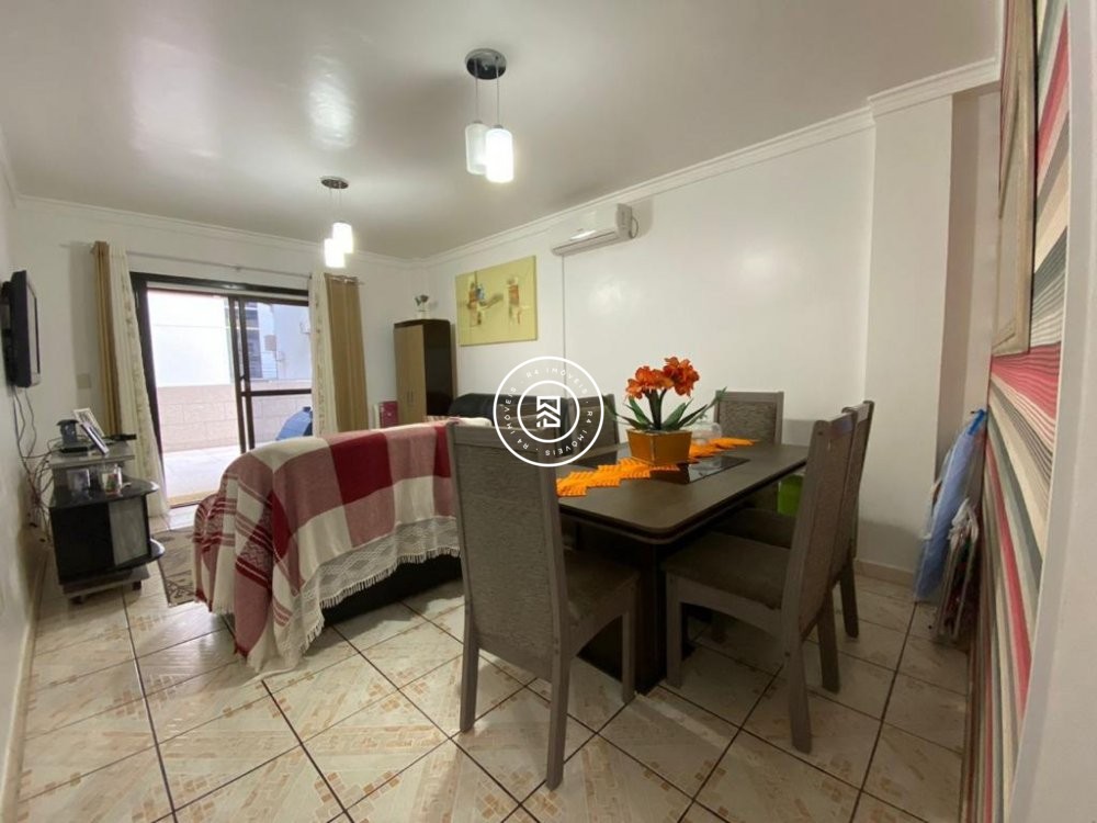 Apto 1 sute + 1 dorm. na Meia Praia