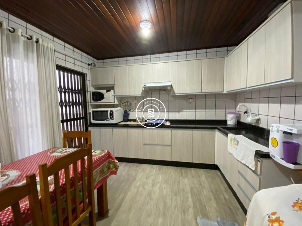 Apto 1 sute + 1 dorm. na Meia Praia