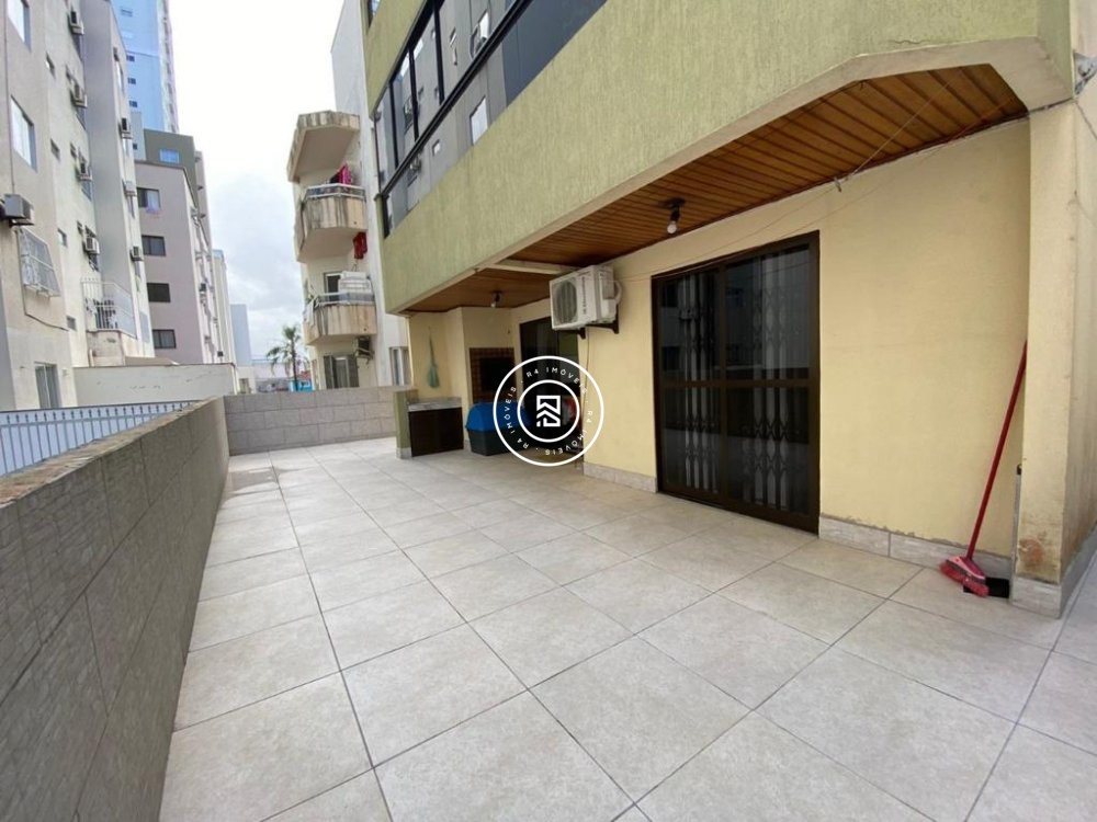 Apto 1 sute + 1 dorm. na Meia Praia