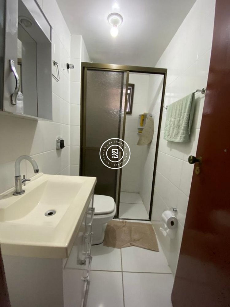 Apto 1 sute + 1 dorm. na Meia Praia