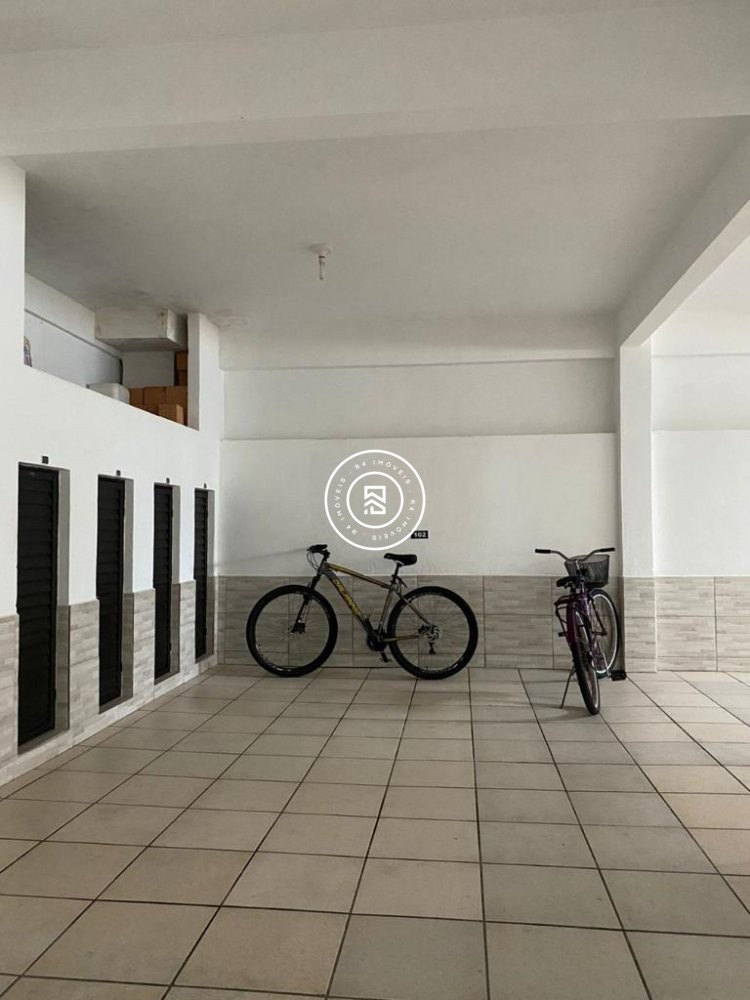 Apto 1 sute + 1 dorm. na Meia Praia