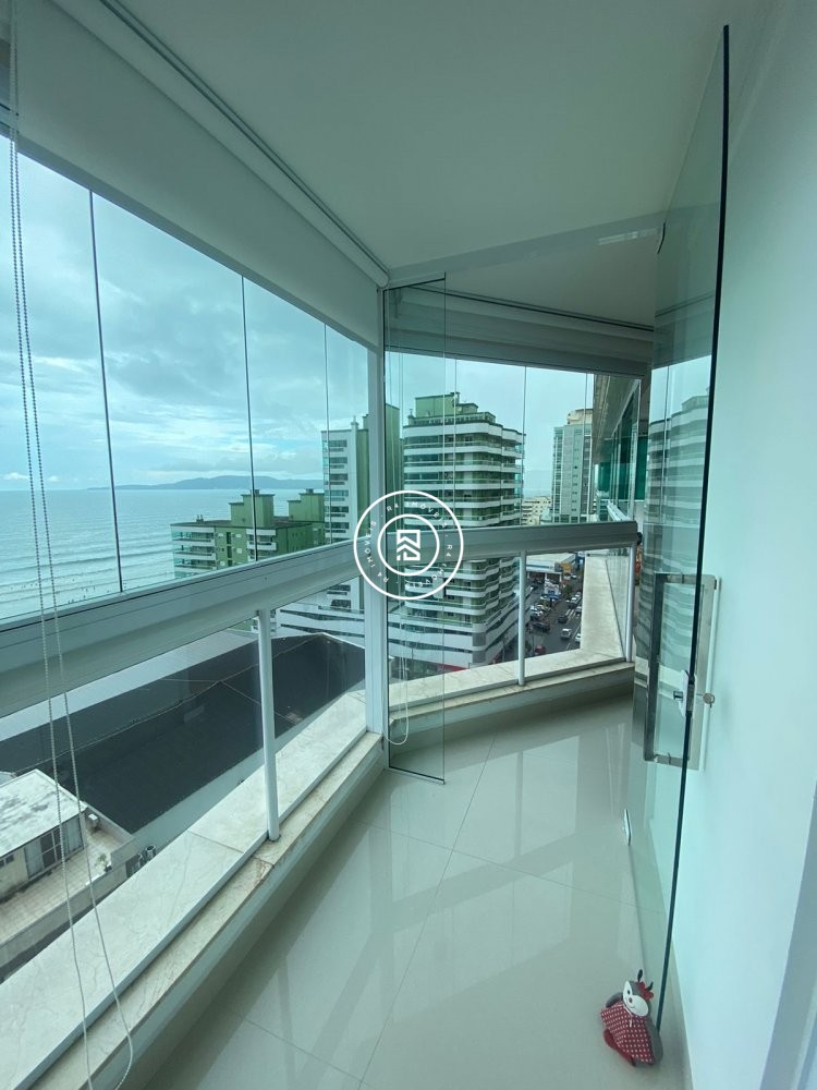 Apartamento 4 sutes com vista para o mar