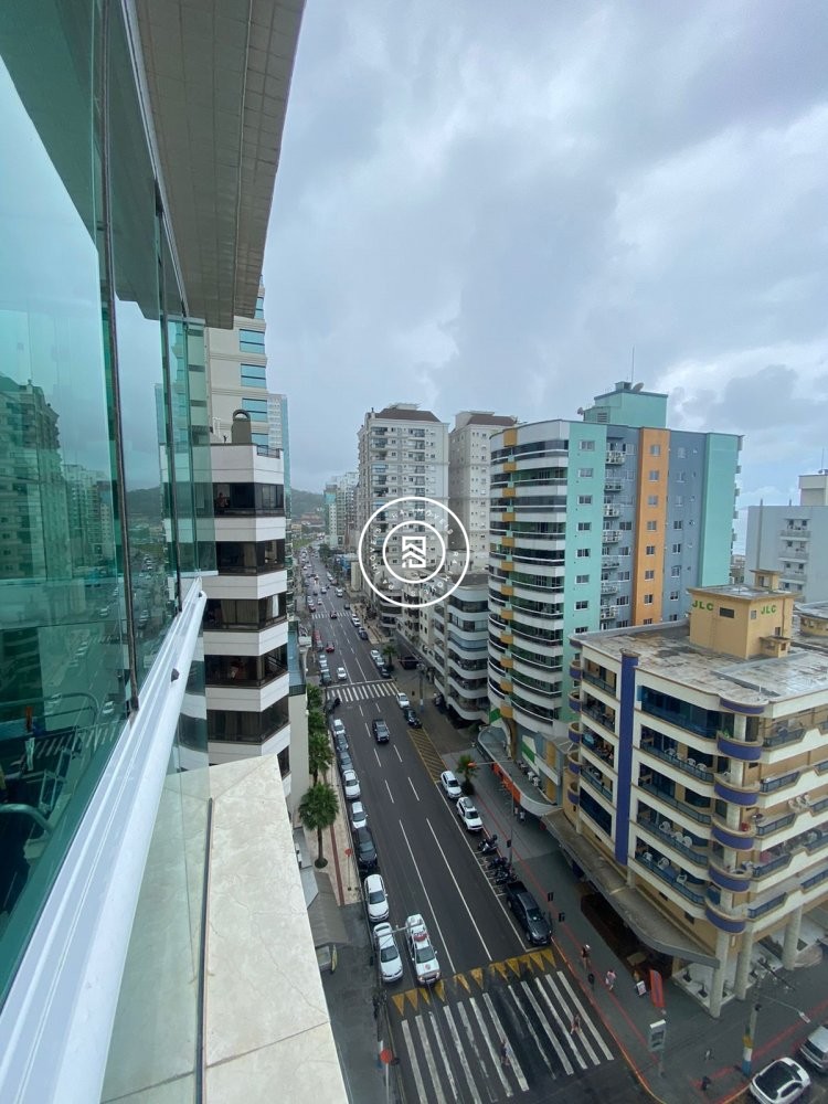 Apartamento 4 sutes com vista para o mar