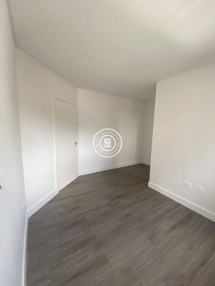 Apto novo com excelente localizao