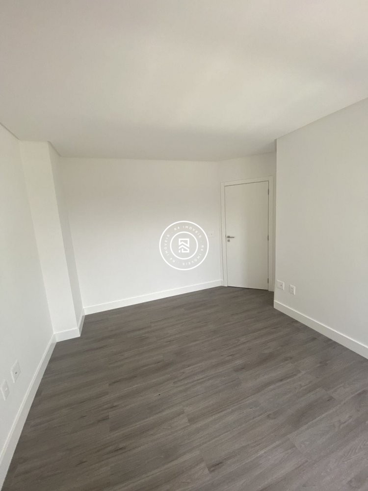 Apto novo com excelente localizao