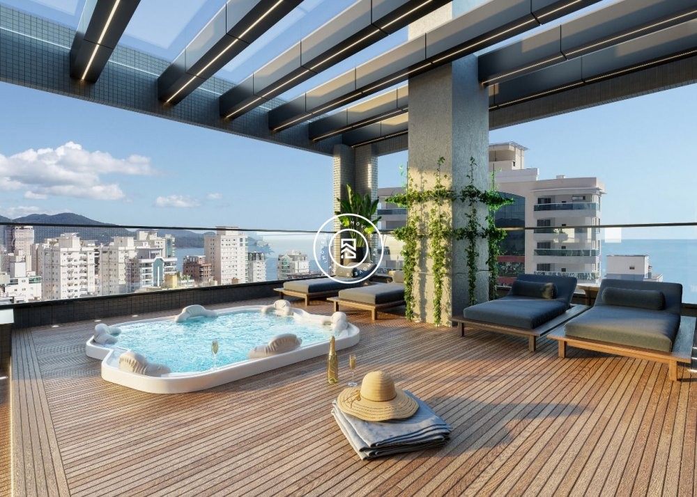 Apto 03 sutes e 03 vagas na Meia Praia