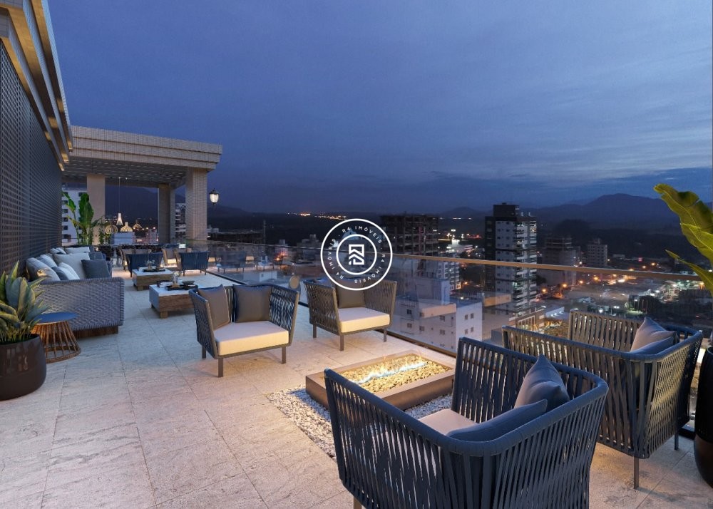 Apto 03 sutes e 03 vagas na Meia Praia