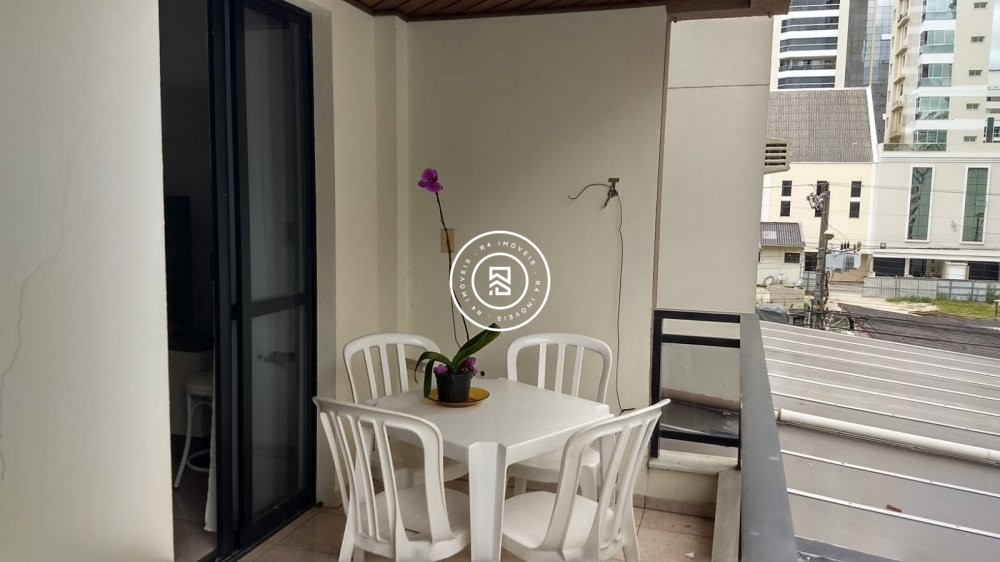 1 sute + 1 dorm. na Meia Praia